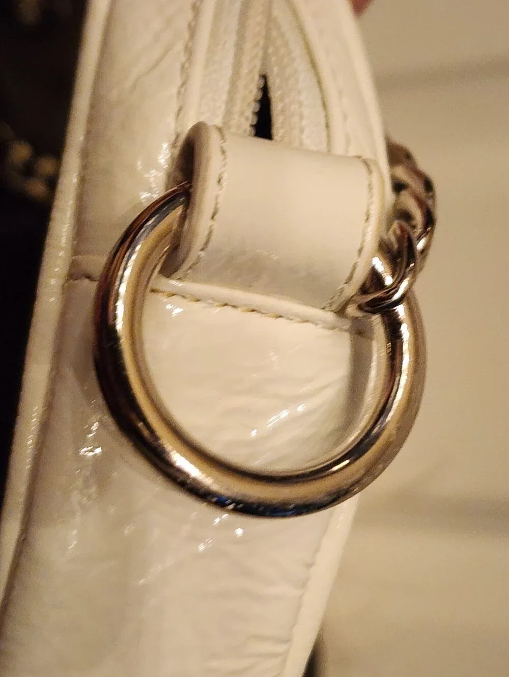 HOBO Deb Round WhitePatent Leather Crossbody bag Silver chain strap 7
